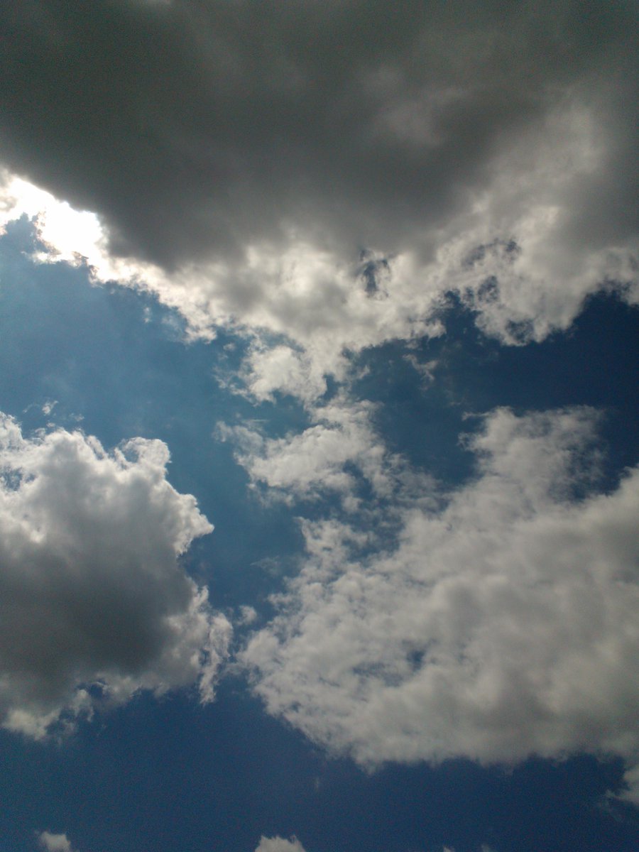 TimmSinh's tweet photo. Clouds and the beach. http://t.co/ogsU2CyNzA