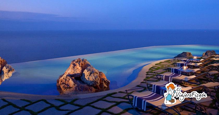 Las 10 piscinas infinitas más espectaculares del mundo. ►buff.ly/1GpCn5n <a href="/MonasteroSRosa/">Monastero Santa Rosa</a>