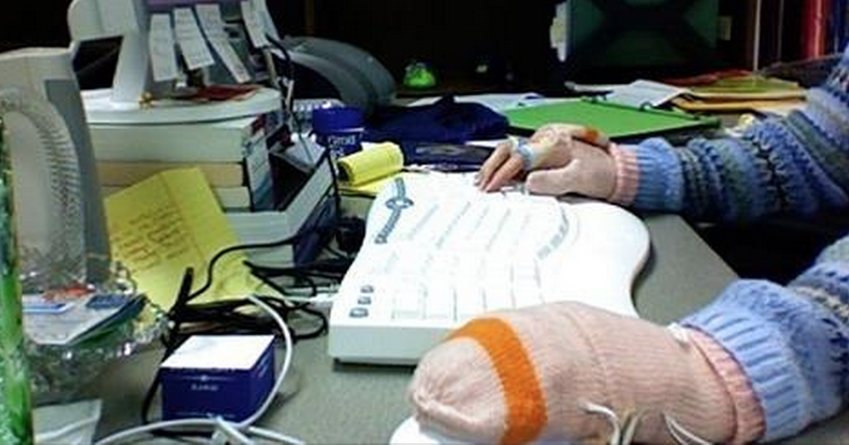 FemiOke's tweet photo. Yes! For Those Who Suffer From Frozen Summer Office http://t.co/HiOOXOekDf by @BuzzFeed http://t.co/g9a1SCtLrY