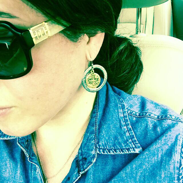 LisaDMZ2010's tweet photo. @LisaDMZ2010: Bizzzzzy #workFLOW today!!! #Twitter catching up #afterhours #sorry #pleaseExcuse http://t.co/yfc4DYO8QE
