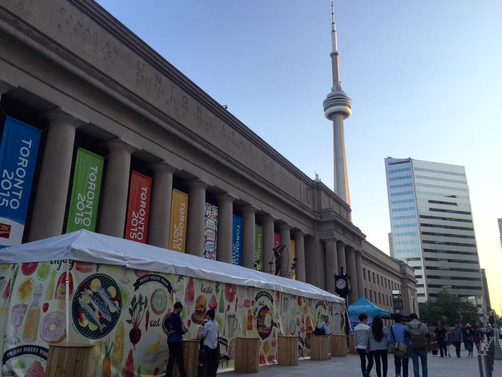 lifeatuoft's tweet photo. DYK: Union Station has an outdoor food market this summer! I personally recommend the churros (&amp; the sunset view!) http://t.co/uR1uaazyXU
