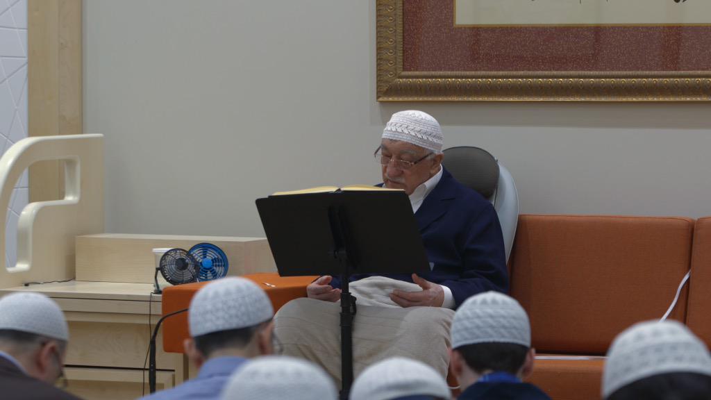 osmansimsek_1's tweet photo. Bayram burada en çok dua demek: Teheccüdde, sabah namazından sonra ve bayram hutbesinin ardından hep dua!.. http://t.co/hWvUK2UNmd