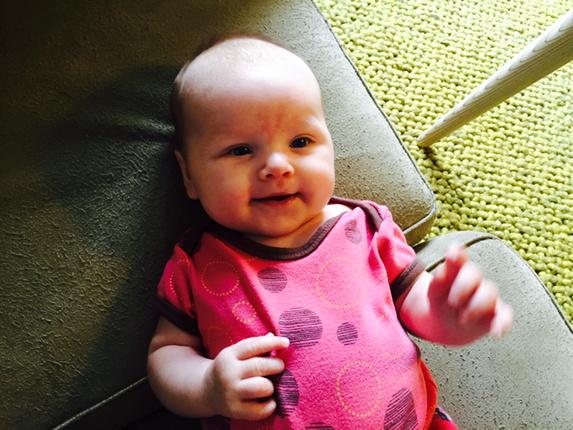 LarsSloth's tweet image. Sommerferie med hende her #Babyellen og hendes mor Tina Månsson Hansen. Tiltrængt!