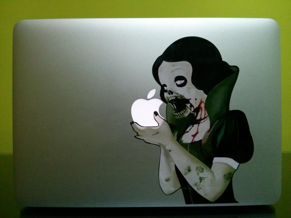 thanos_malkav's tweet image. Laptop ready to work!!! #ZombieDeveloper