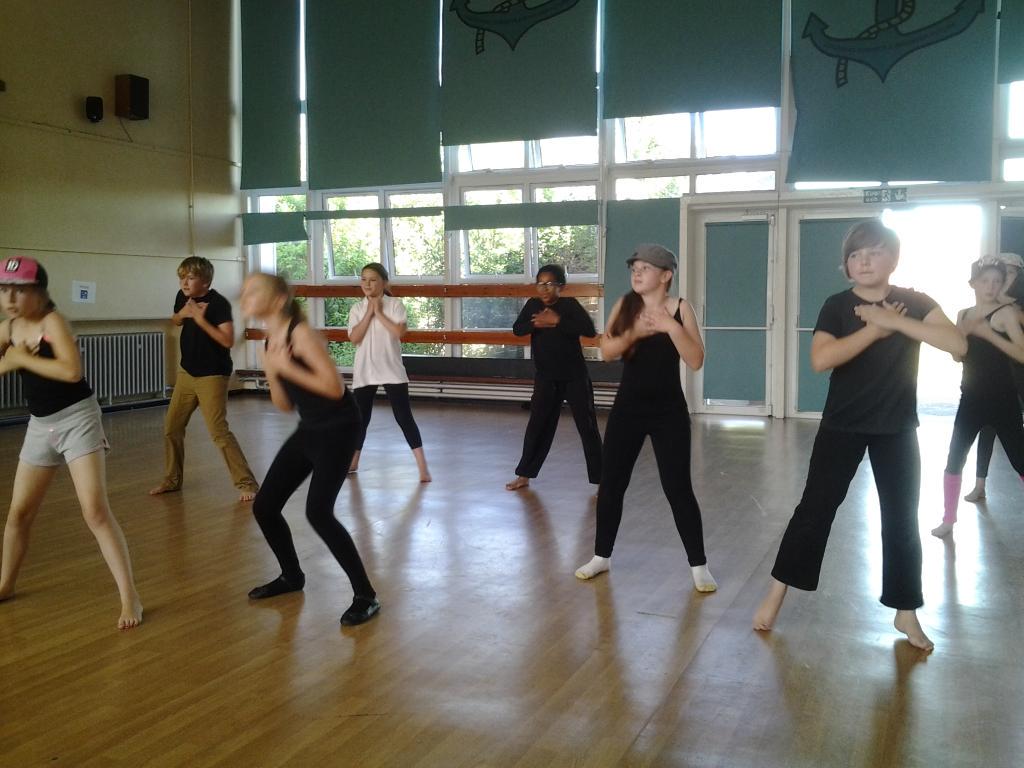 delceacademy1's tweet photo. Awesome final dance show tonight! Thanks again to @DanceAmg Alix. You're brilliant! http://t.co/UEeGRVsBIT
