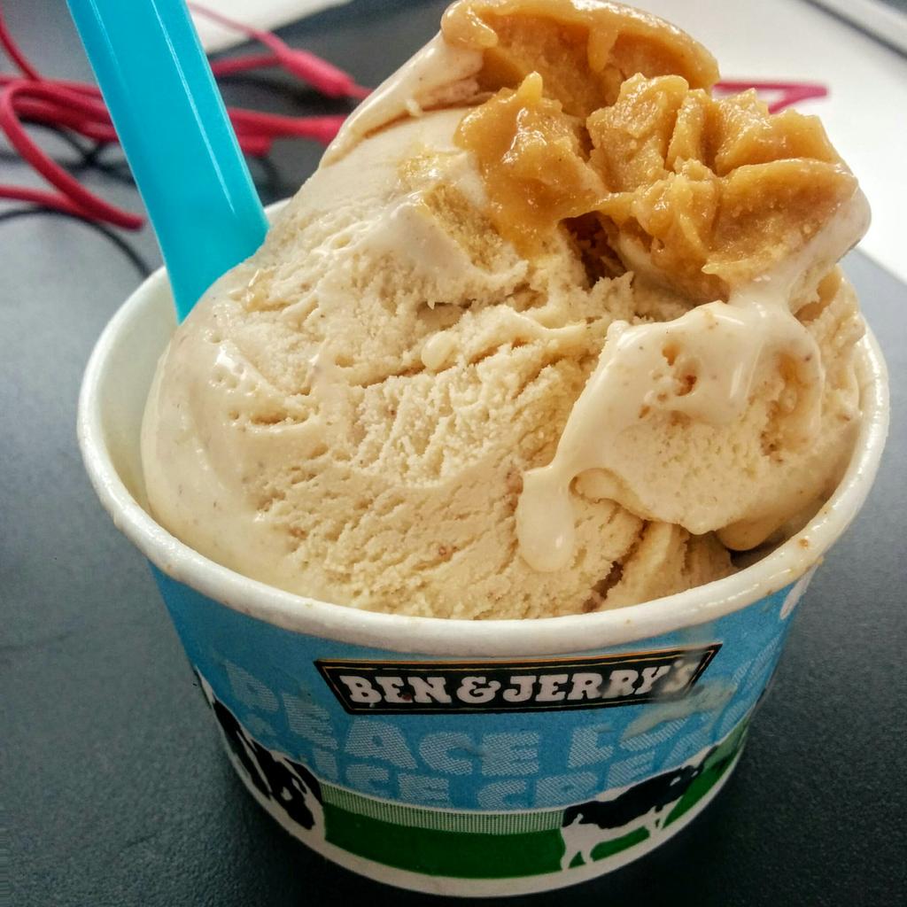 Perfect start to the weekend from <a href="/benandjerrysUK/">Ben & Jerry's UK 🧡</a> #CookieCoreTour