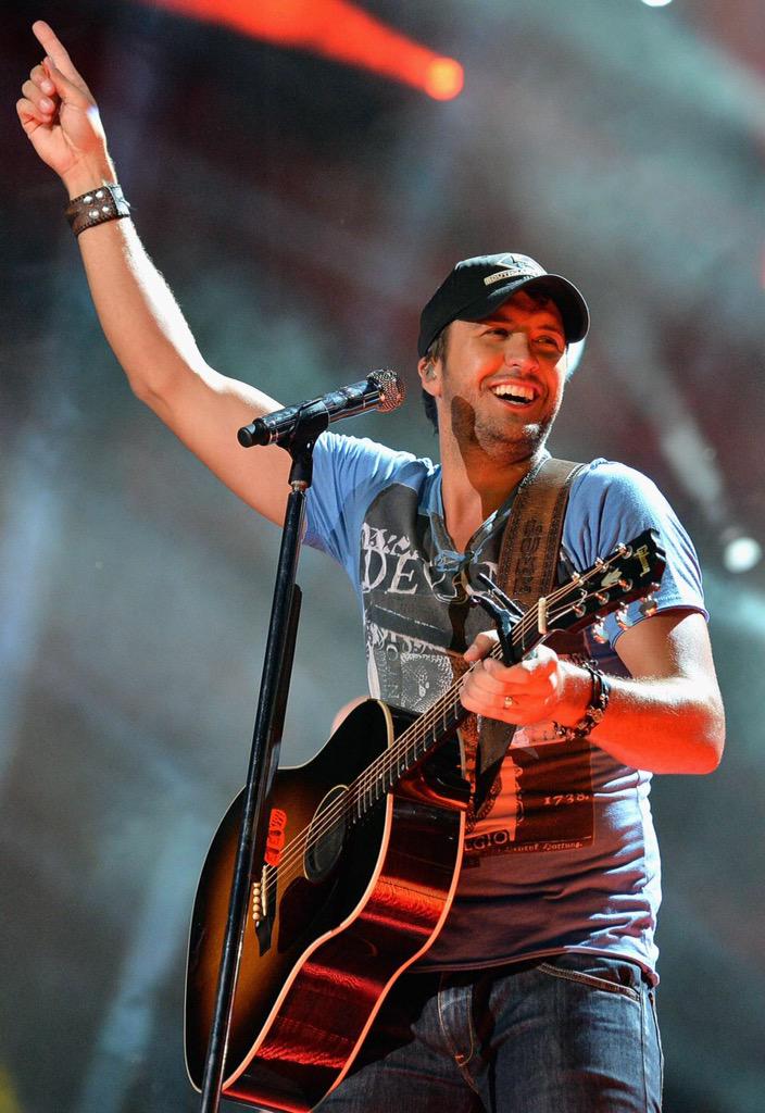 Happy birthday Luke Bryan    ily 