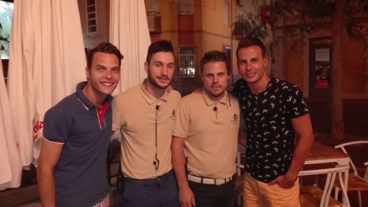 ConsentidaALM's tweet photo. ¿Reconocéis a estos jugones que vinieron ayer a cenar? @elchiringuitotv http://t.co/PBgSbuPhSx