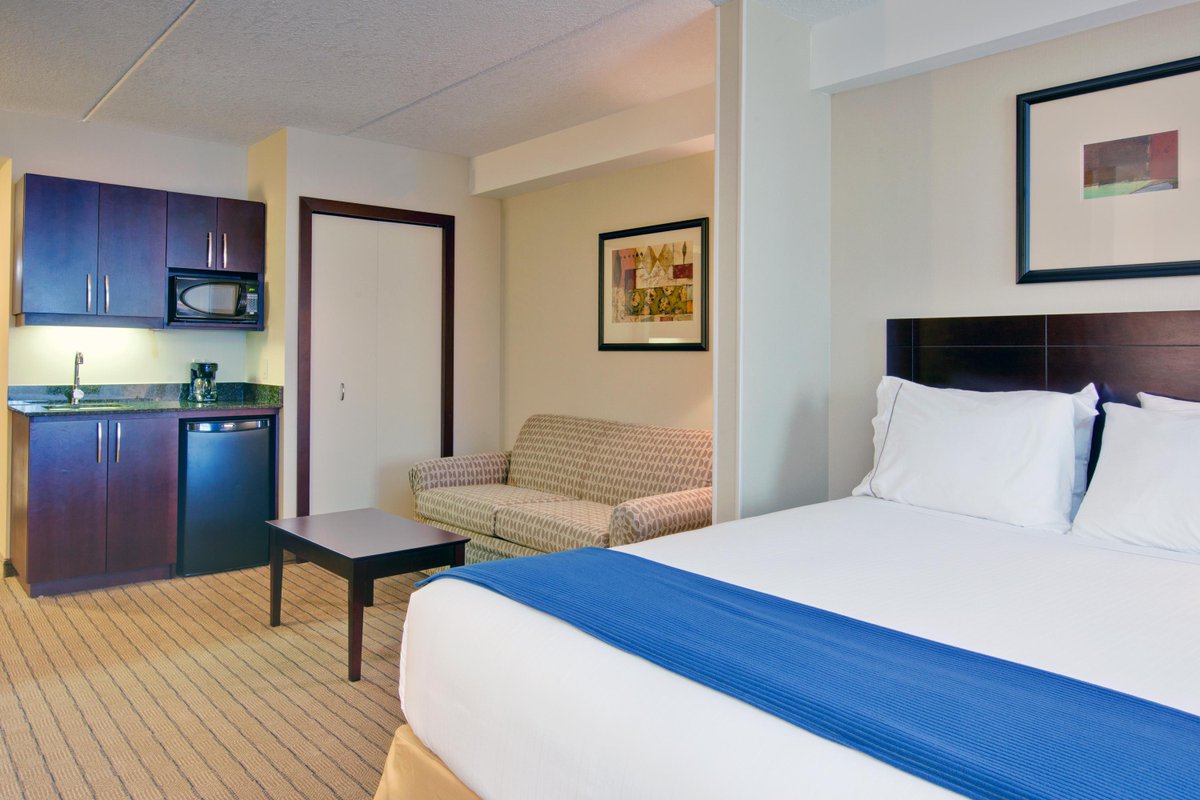 Do you need extra space while traveling #Canada #Kincardine? #HIExpress ihg.com/holidayinnexpr… …