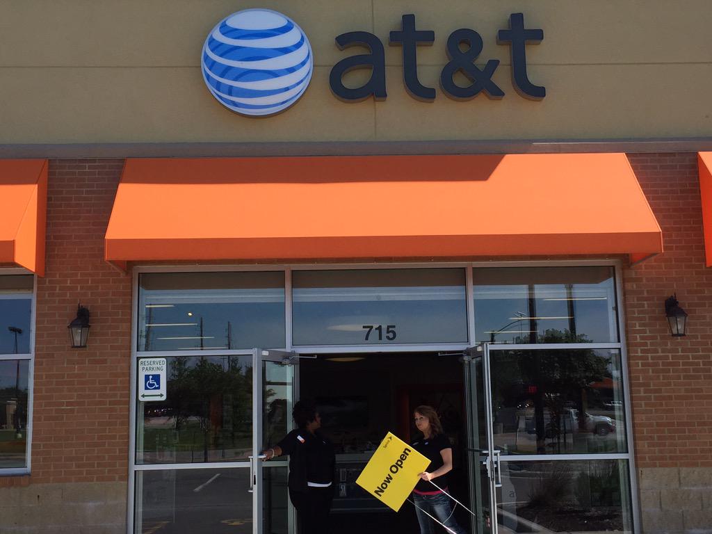 WL_ROADTeam's tweet photo. Our brand new #WL store, #ADR in Blue Springs Missouri is already #DISRUPTIVE with #TheROADTeam! @Pkushn @Lord_Pat http://t.co/Y6zroqlGf1