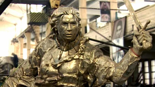 AmericanIndian8's tweet photo. Argentina Replaces Columbus Statue with Indigenous Heroine http://t.co/X4lDUXa2Hg #FreeLeonardPeltier #INDIGENOUS http://t.co/lt78RXjYJb