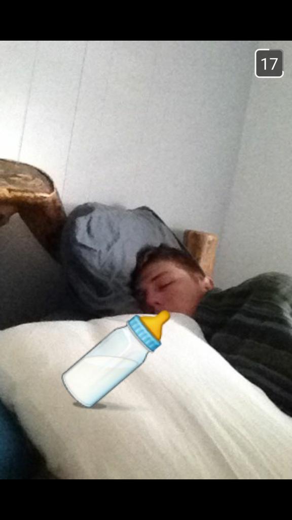 lexiii_jon's tweet photo. Sleeping beauty 👸 http://t.co/bozL76DvNv