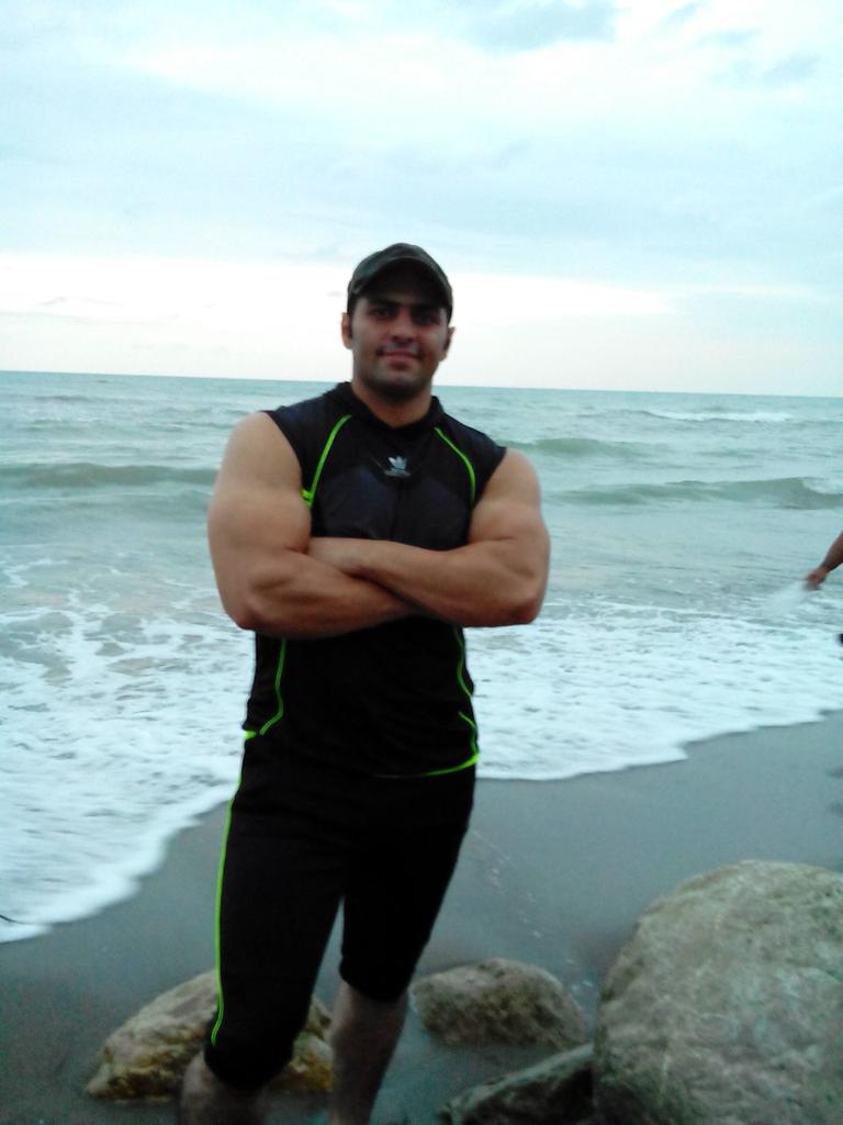omidabbasi720's tweet photo. امروز کنار دریا http://t.co/K9WF2JOYxj
