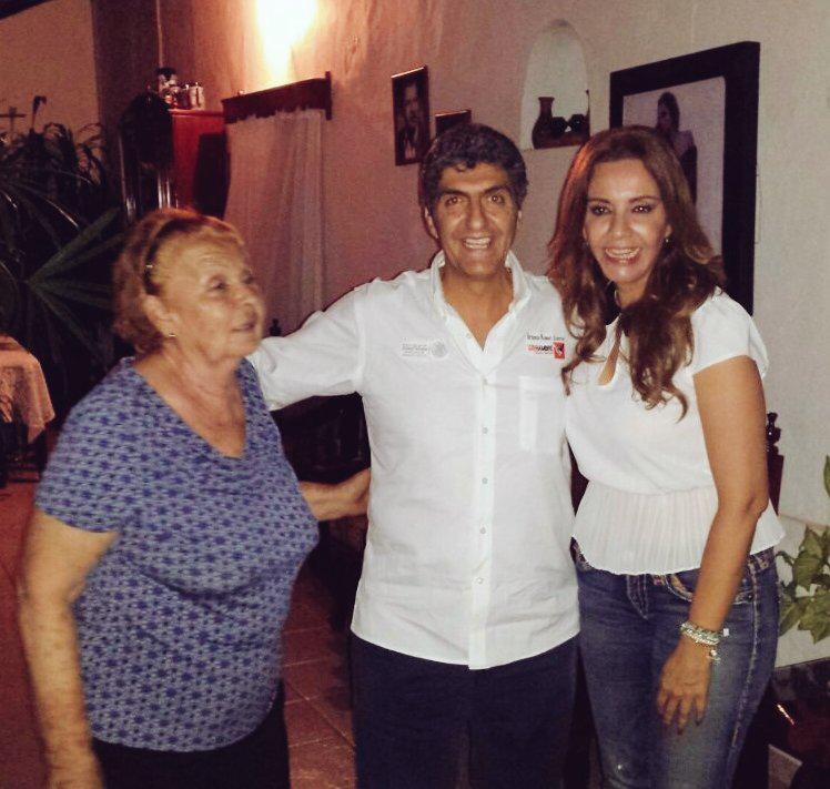 paquiscorrales's tweet photo. Querido gran amigo @ErnestoNemer te mando un fuerte abrazo con motivo de tu cumpleaños. Dios te bendiga siempre. http://t.co/j4OOAZPv2O
