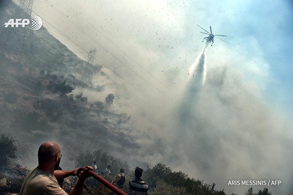 StephaneArnaud_'s tweet photo. #Greece struggles against wildfire front. Photos in Athens by @ArisMessinis http://t.co/6lNbSST0EW