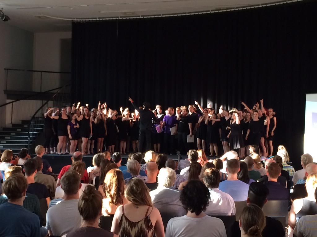 frankthinnes's tweet photo. @StuWeBerlin Chor Unität heizt uns ein! #hot #chorUnität #KulturCampusBerlin http://t.co/VP0QEKVT2a