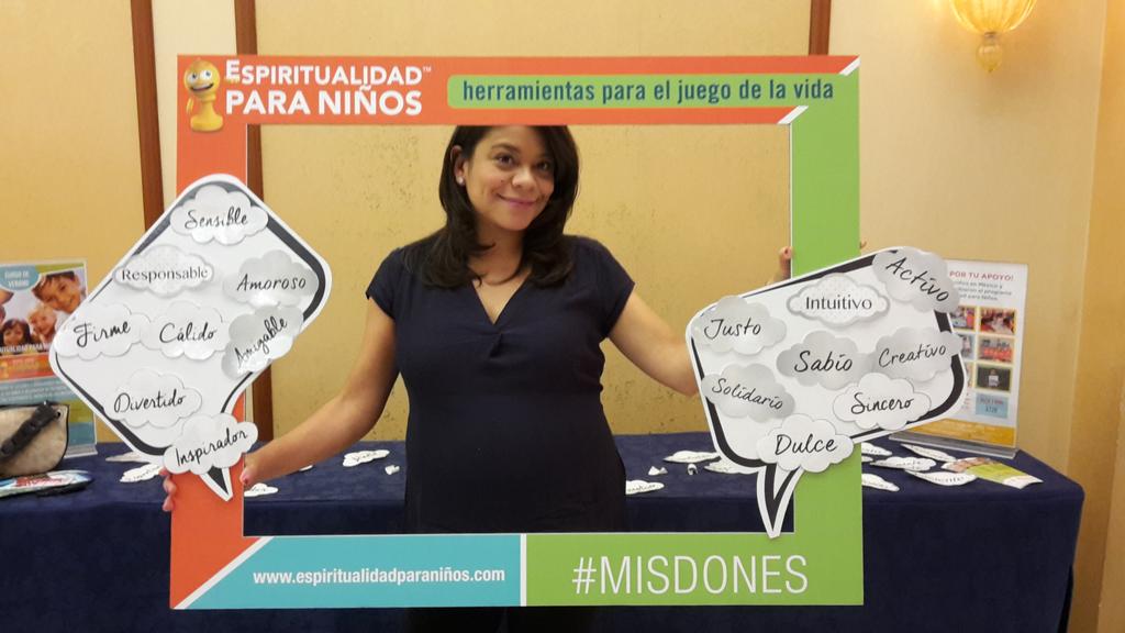 Erikaayon's tweet photo. Ayer en la Luna de Leo  @ninoespiritual  #misdones, #sfk #espiritualidadparaniños http://t.co/PSKcFsp3RE