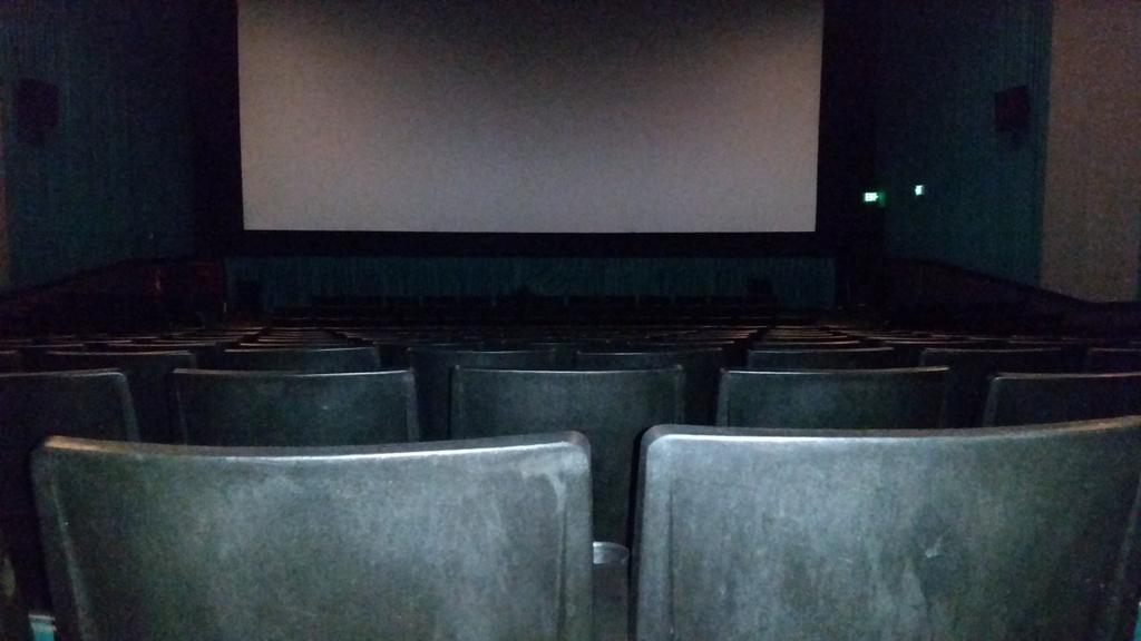 JrojasonR's tweet photo. So far have theater to myself. Movie starts in 10 min. #AntMan3D http://t.co/J1Encu5LKX