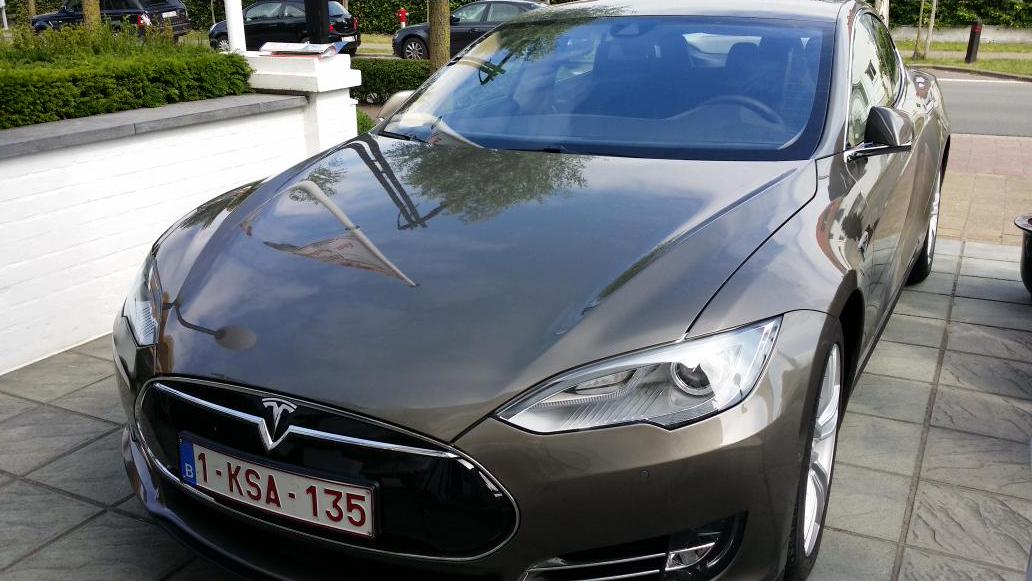 EcofleetConsult's tweet photo. Today my first (test) ride with a #TeslaS, what a great car ! Thank you @TeslaClubBE http://t.co/WlCSEhupl1