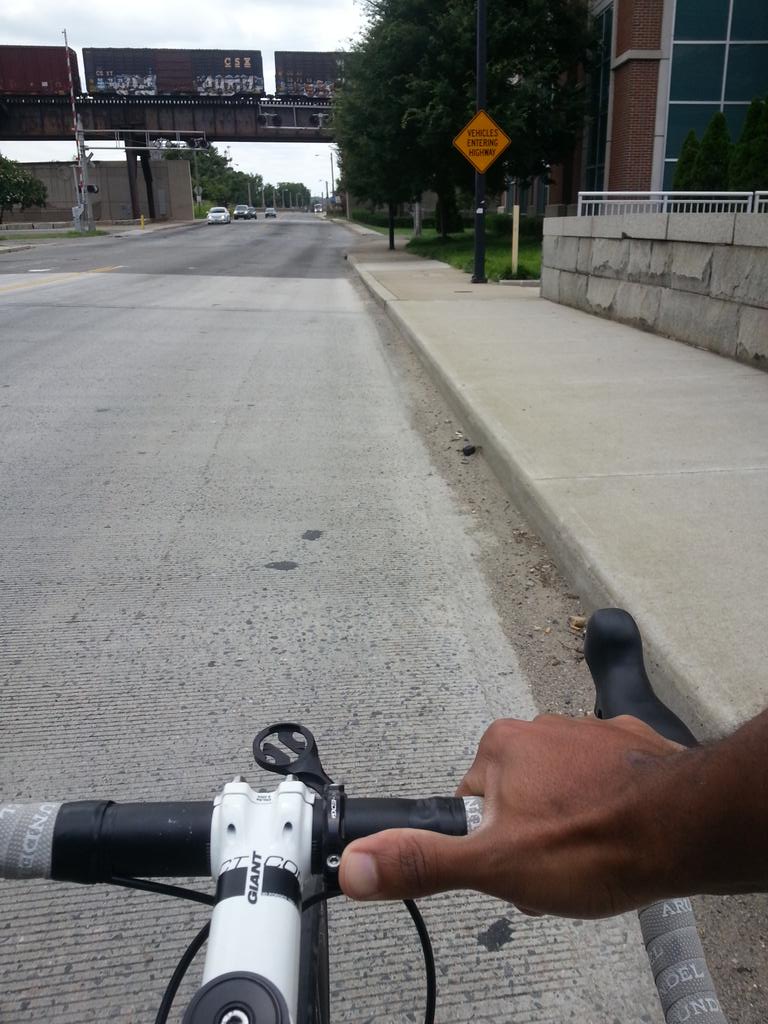 LWB3's tweet photo. @VisitRichmond @REALRICHMONDVA @RichmondBrunch tasting local on 2 wheels 2day. #FindLesterLunch headed south #rvadine http://t.co/Iph7ESL0vP