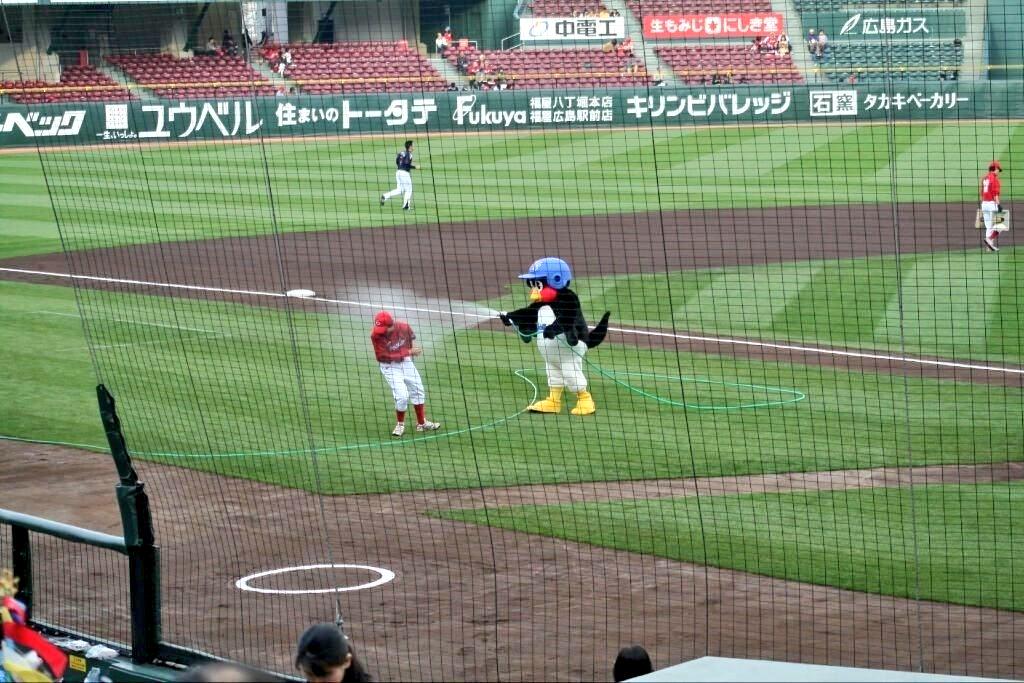 Here we have a picture of Pearl cooling down Ruby.