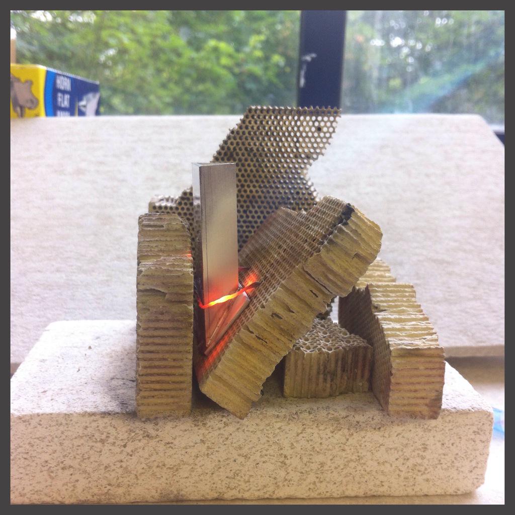 KSnow_Jewellery's tweet photo. In the #workshop tonight it's soldering jenga! #angles #PocketsOfIntrigue in the making 💛 http://t.co/iDMaOxpiPF