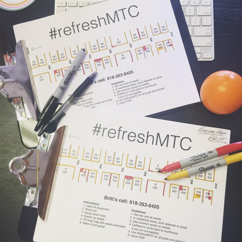BrittAnneC's tweet photo. @Jessica14News getting ready for the big project tomorrow in Uptown Mt. Carmel! #refreshMTC http://t.co/2QVcd1dIKF