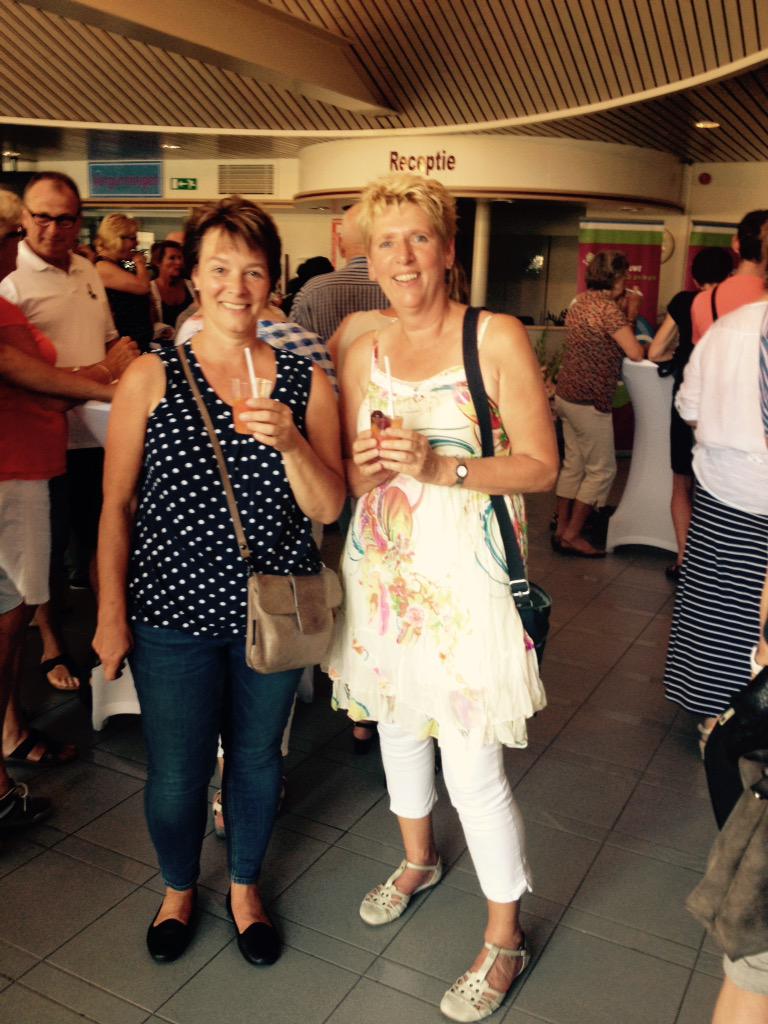 Samen met wandelaars <a href="/Gem_Overbetuwe/">Gemeente Overbetuwe</a> ontvangen door <a href="/Asfvanasseldonk/">Toon van Asseldonk</a> en getoost op een mooie #4daagse 2015