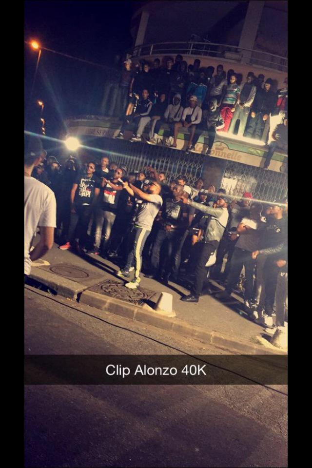 AttySrb's tweet image. Alonzo il a ft son clip en bas dcher ma grand mère sfdp c pas j'regarde le clip j'vois ma gm taper une roue en YZ