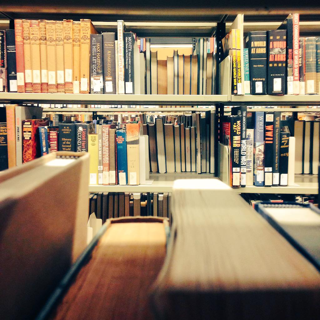 FoundersGallery's tweet photo. 👓📓📔📒📕📗📘📙📚📔📘📓📖 #libraryandarchives #ucalgary #WorldEmojiDay #emojithemuseum #TheMuseum #books #research @TMM_yyc http://t.co/crUVdihWYQ