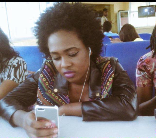 dammysmart247's tweet photo. #GrowingUpWithStrictParents when you get a text from your parents to start coming home &amp; the party hasn't started http://t.co/pzXMQvHE4w