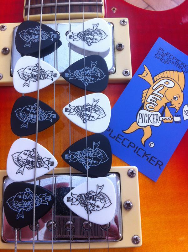 Please Retweet If You Like Guitar Picks. Black or White? Take Your Pick @ PlecPicker.com