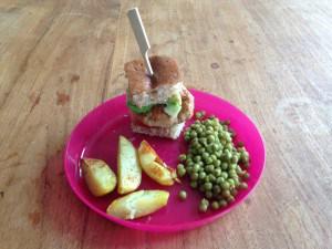 Smulkids's tweet image. Broodje hamburger met patat - Smulkids smulkids.nl/babyhapje-broo…