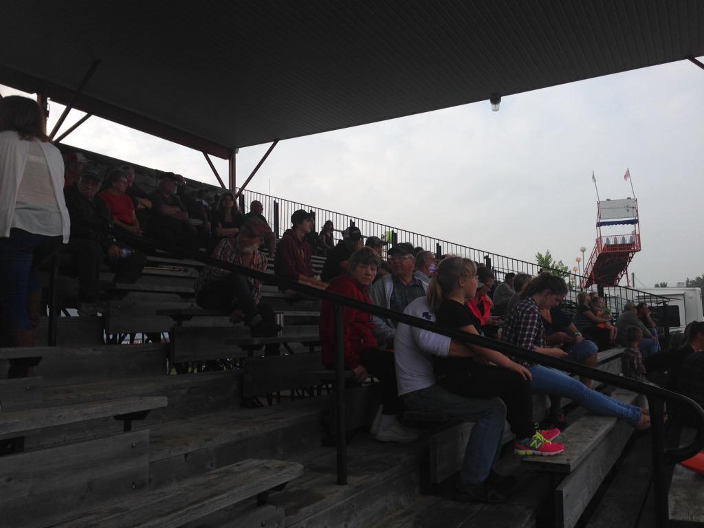 AmandaBrodhagen's tweet photo. Big night for the garden tractor pull. 35 entries in the 1st class (100lb stock). Come for the show! #listfair2015 http://t.co/Pb6YSgTZdE