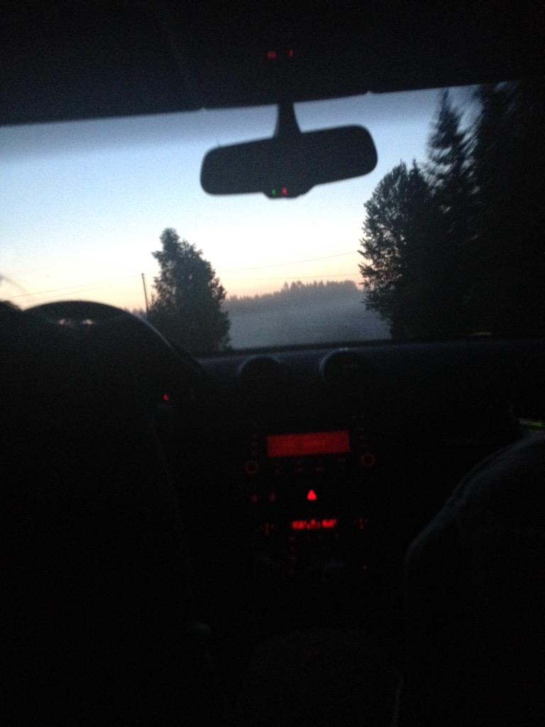 ZagrydaS's tweet photo. Autossa ollaan matkalla, kaunis aamuyö!   🚗💨 #ilosaarirock #wercoming http://t.co/MiaYEvnrbM