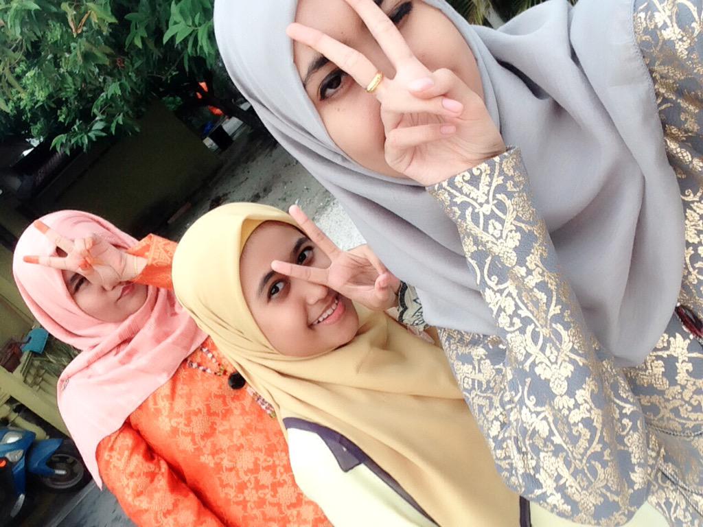 SyadaCheWai's tweet photo. Beraya rumah embah #firstdayofSyawal http://t.co/9rYC4dmOLA