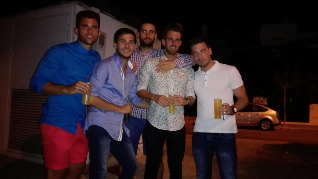 JesusZapataRos's tweet photo. Buena noche de Fistyyy Partyyyy #BMW  #EstoySeco #aaahhummm #ConQueso @sergiofru90 @ivanzara2 @AlvaroGomez5 @Antonyzb http://t.co/yDZJDcoIgi