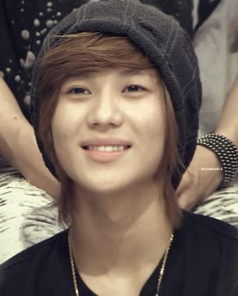 Happy birthday bebe Lee Taemin!^^
You\ll always be my 1st favorite maknae. Noona is super proud of you! Lovelove! 