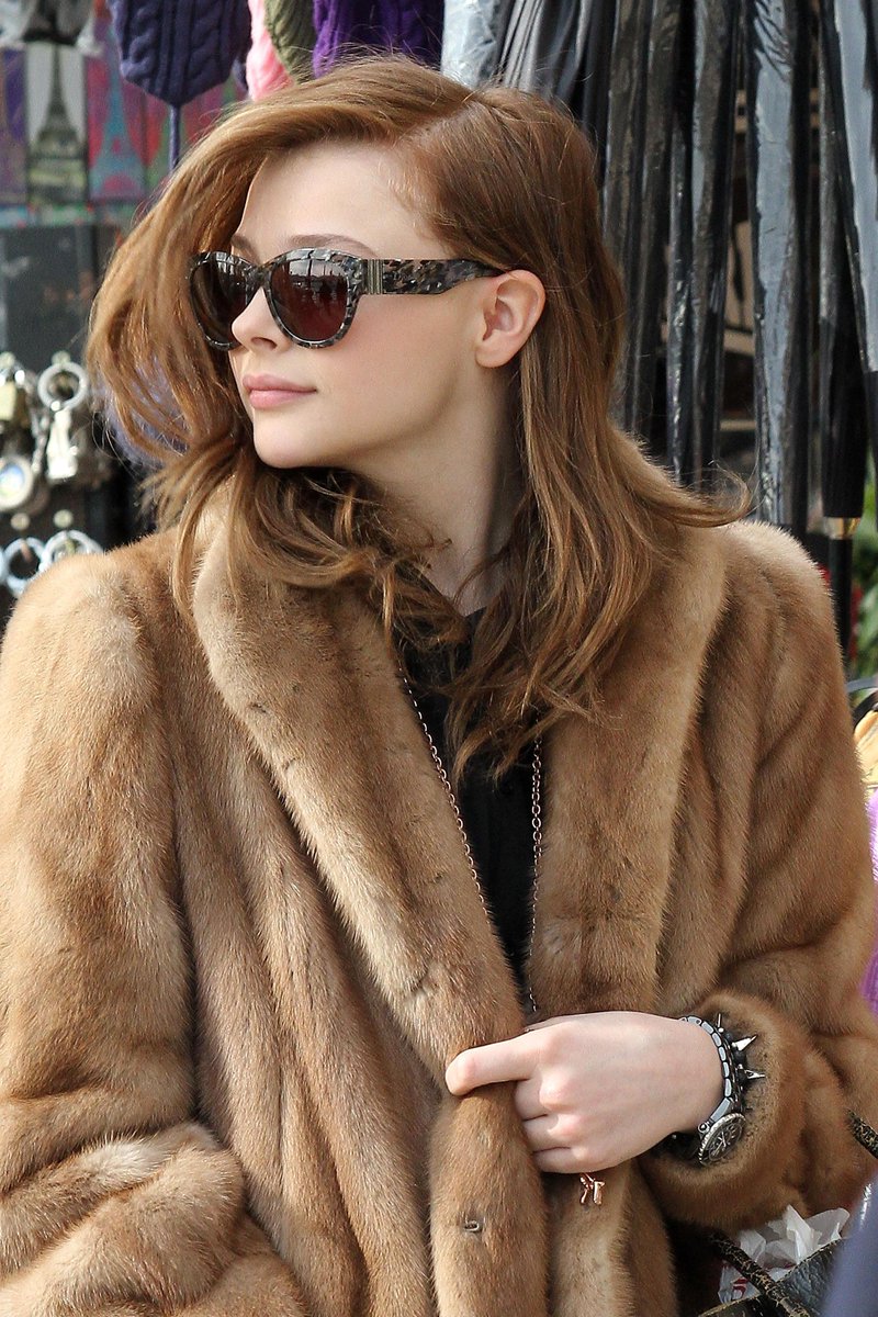 ChloeMoretzSite's tweet photo. Look at that glorious profile #chlomo #summer #chloverdose https://t.co/X4YIxNciwq http://t.co/HbC63vvAon