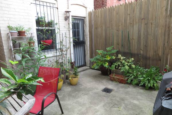 apartminty's tweet photo. Don't Miss This Spacious 2 Bedroom Row House for Rent in LeDroit Park - Check out that patio! http://t.co/J0dZUzZEsJ http://t.co/OqcCc0iVy6
