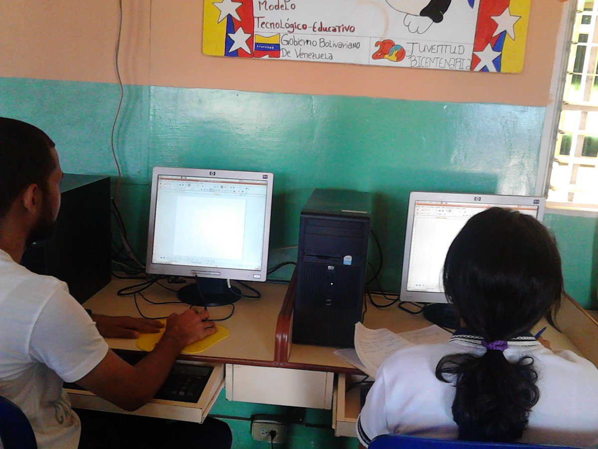 CBIT_piv's tweet photo. Jornada de Formación Docente para el uso de los equipos Canaima en el Mcpio. Andrés Bello @Fundabitrujillo @Fundabit http://t.co/YRcpo4mOMC