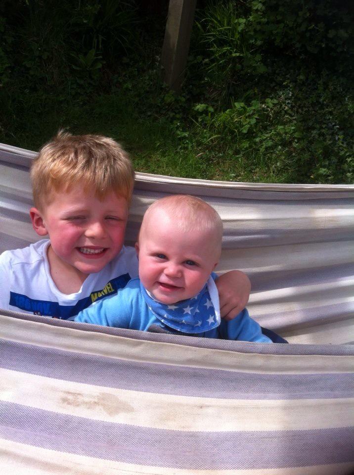 lozzadavo's tweet photo. @Jeremy_Hunt These are my sons. I won't see them this weekend because I'm in work. #ImInWorkJeremy http://t.co/zWhCNVXITE
