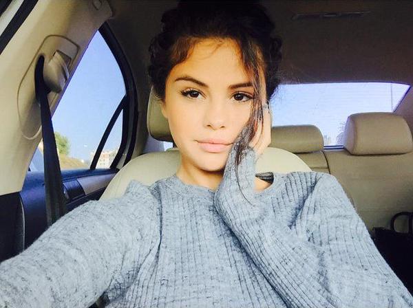 arkadaşlar büyük harf noktalama işaretleri emojiler sapam oluyo dikkat edelim lütfen #FanArmyFaceOff #Selenators