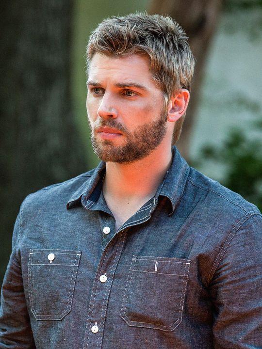  Happy Birthday to an amazingly awesome actor Hope its a good 1 