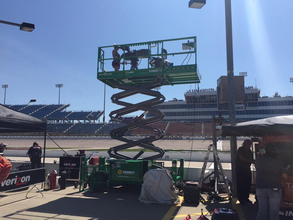 IndyCaronNBC's tweet image. The ambient temp is currently 93 degrees, w/ track temp 131. Hats off to our amazing camera men &amp;amp; women! #IowaCorn300