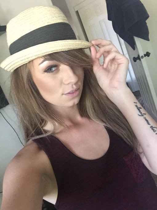 When your best friend leaves his hat over... 💁🏼 http://t.co/gYxDFBoFl3
