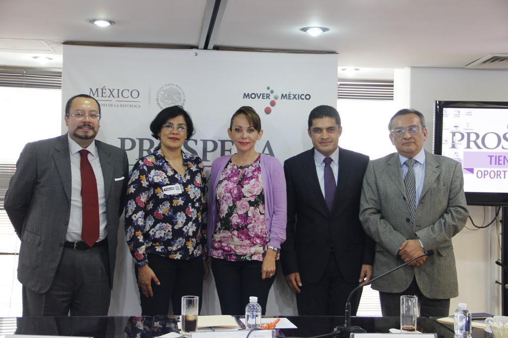 Prospera_MX's tweet photo. @paula_hdz dio inicio a las actividades d la Especialidad en Política y Gestión del Desarrollo Social PROSPERA-Flacso http://t.co/uEcXXVzoQR
