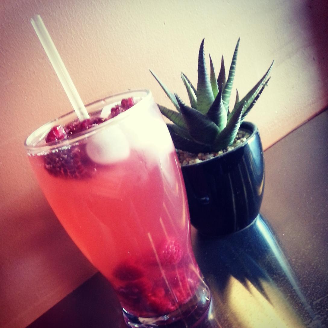 rocahouse's tweet photo. Try our new Raspberry Lemonade #YQR #coffeehouse #local #sunmerdrinks http://t.co/zqYGOdyIp1