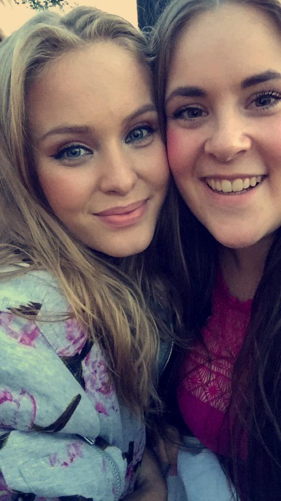 liindawestiin's tweet photo. Jag och THE QUEEN @zaralarsson http://t.co/qvNLX1racK