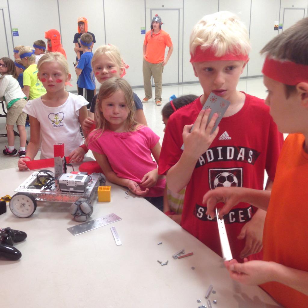 CS_ChildCare's tweet photo. We had a great time building and driving robots today! Thanks @DUCKNCOVER7037 for a fun time! #robots #kids http://t.co/wCQmOn54Xs